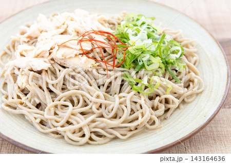 美味しいごまだれの冷やし蒸し鶏そば 143164636