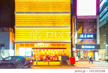 JR新橋駅・駅前の飲み屋街 グランハマー 143165286