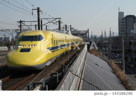 三河安城駅に停車するドクターイエロー 三河安城駅に停車するドクターイエロー 143166290