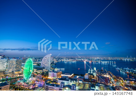 Panoramic aerial view of Yokohama Minatomirai 21 skyline, cityscape and illuminated ferris wheel at twilight, Japan 143167748