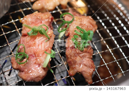 黒毛和牛焼肉（中落ちカルビ） 143167963