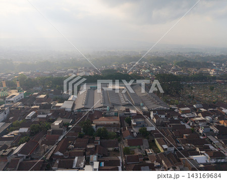 Hazy sky looms over sprawling urban landscape Hazy sky looms over sprawling urban landscape 143169684