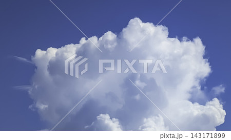 青空に浮かぶ雲 143171899