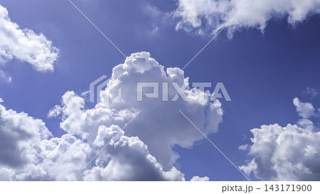 夏の青空と白い雲 143171900