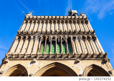 Notre Dame Church with stone gargoyles in Dijon, France 143174252