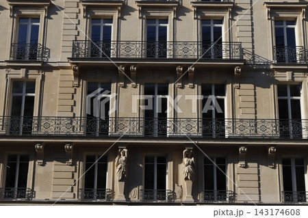 Classic building in the downtown of Paris, France Classic building in the downtown of Paris, France 143174608