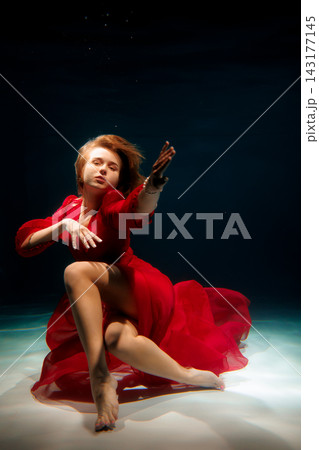 Caucasian woman underwater reaching, contemporary dancer Caucasian woman underwater reaching, contemporary dancer 143177145