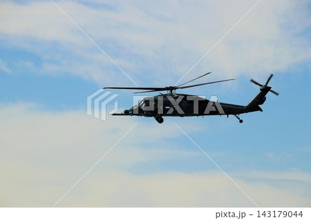 航空自衛隊の救助ヘリUH-60J 143179044