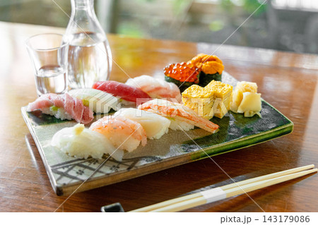 美味しそうなお寿司 143179086