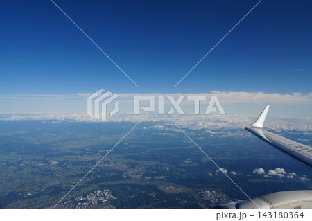 飛行機から見た風景 143180364