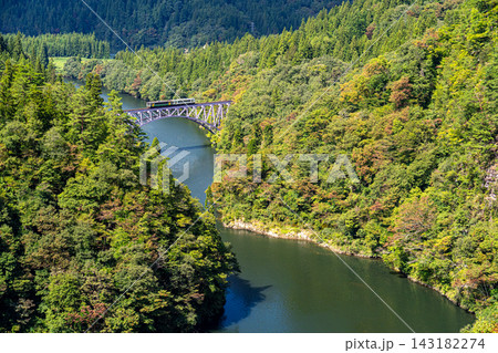 初秋のJR只見線、第一只見川橋梁を訪ねて 143182274