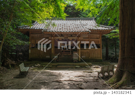 熊野磨崖仏近くの熊野神社 143182341