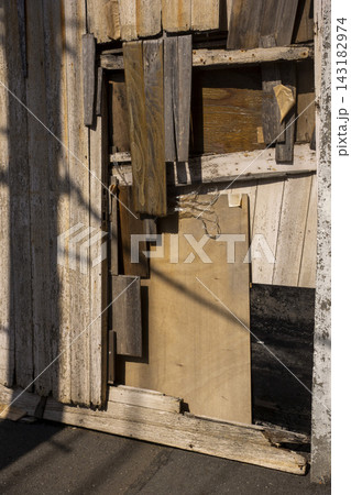 古い建物の壁 古い建物の壁 143182974