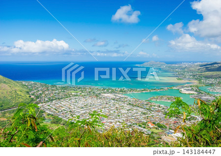 《ハワイの風景》ココヘッド頂上から見るハワイカイ方面の絶景 143184447