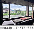 窓から見える川と自然 143184653