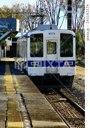 貨物取扱いの隆盛が偲ばれる『西小泉駅』にて… ベテラン通勤車『8000系』 貨物取扱いの隆盛が偲ばれる『西小泉駅』にて… ベテラン通勤車『8000系』 143191574