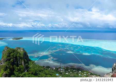 Panoramic view of Maupiti island and lagoon from Mount Teurafaatiu, French Polynesia Panoramic view of Maupiti island and lagoon from Mount Teurafaatiu, French Polynesia 143191943