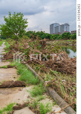 矢田川、記録的短時間大雨の爪痕〈愛知県名古屋市〉 矢田川、記録的短時間大雨の爪痕〈愛知県名古屋市〉 143194261