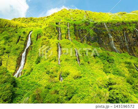 Ribeira do Ferreiro Waterfalls, Green Cliffs. Flores Island, Azores, Portugal Ribeira do Ferreiro Waterfalls, Green Cliffs. Flores Island, Azores, Portugal 143196572