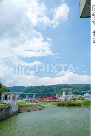 諏訪湖の釜口水門から見る天竜川源流 諏訪湖の釜口水門から見る天竜川源流 143196775