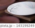 絵付け前の食器 143199249