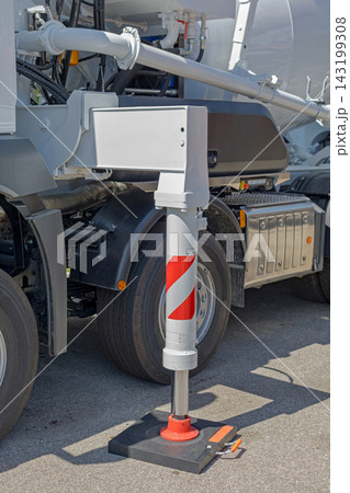 Outrigger Concrete Pump Truck Outrigger Concrete Pump Truck 143199308