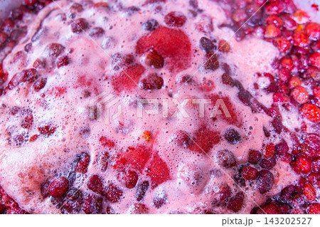Close-up of Wild Strawstrawberries Cooking with Foam 143202527