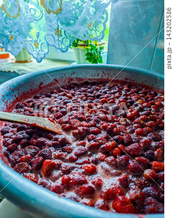 Cooking Strawstrawberries in a Shallow Metal Bowl 143202586