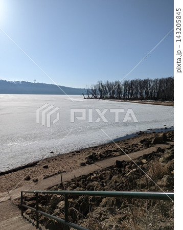 Scenic Winter View at Afton State Park Overlooking a Frozen Mississippi River. 143205845