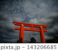 京都の平安神宮の大鳥居　日本の伝統的な神社 143206685