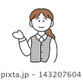 案内する女性スタッフ（背景透過） 143207604