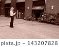 スマホを見る 143207828