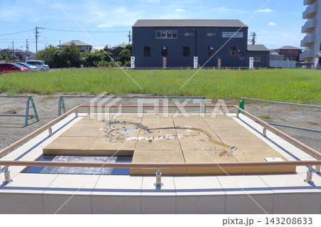 発掘調査中の勝瑞城 池泉庭園・展示室(徳島県藍住町) 発掘調査中の勝瑞城 池泉庭園・展示室(徳島県藍住町) 143208633