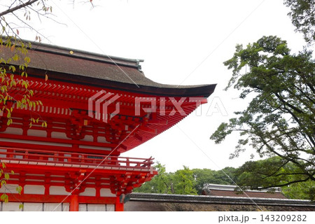 京都の下鴨神社 楼門と空 観光旅行 京都の下鴨神社 楼門と空 観光旅行 143209282