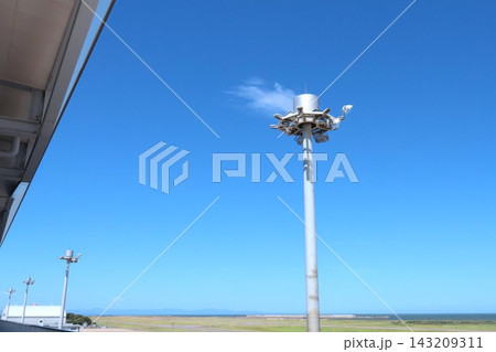 空港のハイポールライト・高照明柱 新潟空港 空港のハイポールライト・高照明柱 新潟空港 143209311