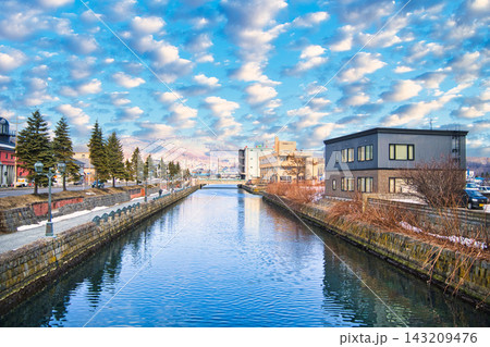 小樽運河の美しい絶景と雲合成 小樽運河の美しい絶景と雲合成 143209476