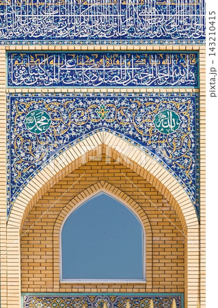 Beautiful Muslim mosque in blue skies and grass Beautiful Muslim mosque in blue skies and grass 143210415