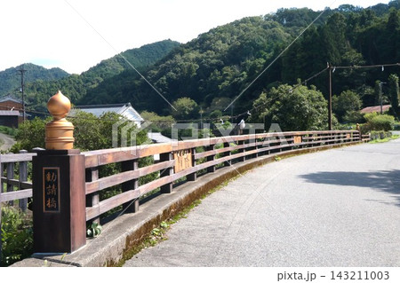 男綱が架けられた奥明日香の勧請橋(稲渕) 奈良県 男綱が架けられた奥明日香の勧請橋(稲渕) 奈良県 143211003