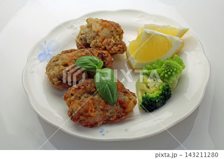 鶏の唐揚げ　バジル味 143211280