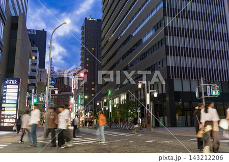 名古屋市 中村区 名駅 泥江町通 名駅四交差点の賑わい 名古屋クロスコートタワー ウインクあいち 名古屋市 中村区 名駅 泥江町通 名駅四交差点の賑わい 名古屋クロスコートタワー ウインクあいち 143212206