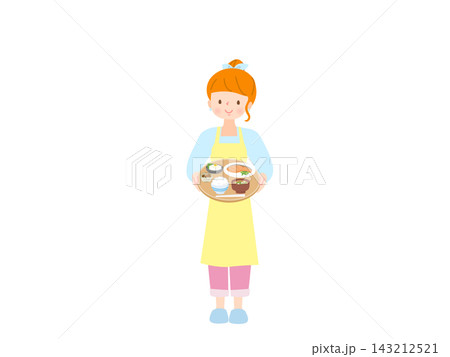食事を運ぶエプロン姿の若い女性 143212521