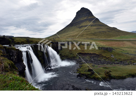 Kirkjufellsfoss waterfall cascading with Kirkjufell mountain in the background, Iceland Kirkjufellsfoss waterfall cascading with Kirkjufell mountain in the background, Iceland 143213622