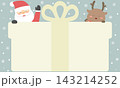 くすみグリーンの背景とギフトボックスの上から顔を出すサンタとトナカイの可愛いクリスマスフレーム素材 143214252