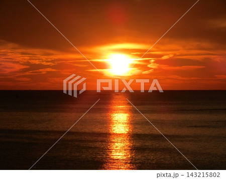 熊本県天草市、日本の夕陽百選にも選ばれた美しく幻想的な「魚貫・黒石の夕陽」 143215802