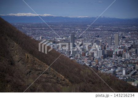 大倉山から見渡す札幌市街と手前の山 大倉山から見渡す札幌市街と手前の山 143216234