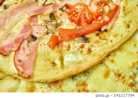 Bacon,tomatoes,melted cheese thats delicious fresh pizza 143217794