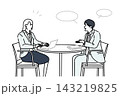 オフィスでノートパソコンを使い打ち合わせや相談をするスーツ姿の男女のイラスト素材 143219825