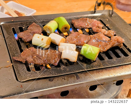 コンロで焼くジューシーな焼肉 コンロで焼くジューシーな焼肉 143222637