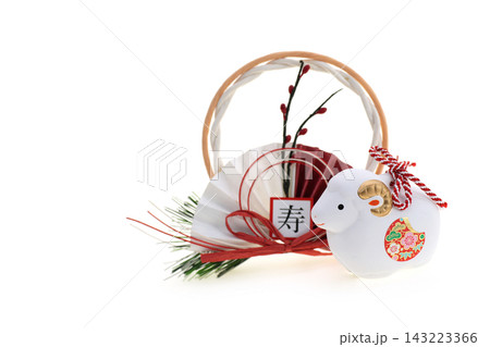 年賀素材 未年 可愛らしい白い羊 年賀素材 未年 可愛らしい白い羊 143223366