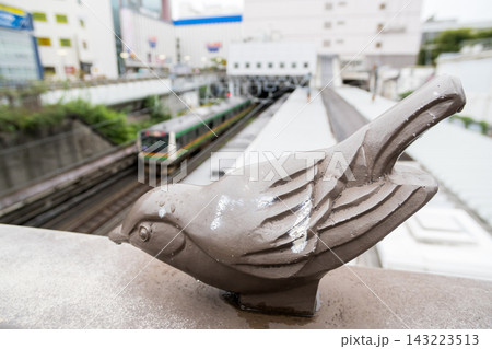 【東海道本線】秋雨の大井町駅を通過する普通列車 【東海道本線】秋雨の大井町駅を通過する普通列車 143223513